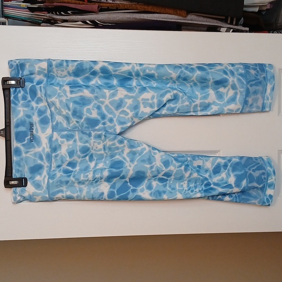 Victoria Sport Ocean Wave Women's Capri Leggings - Picture 3 of 5